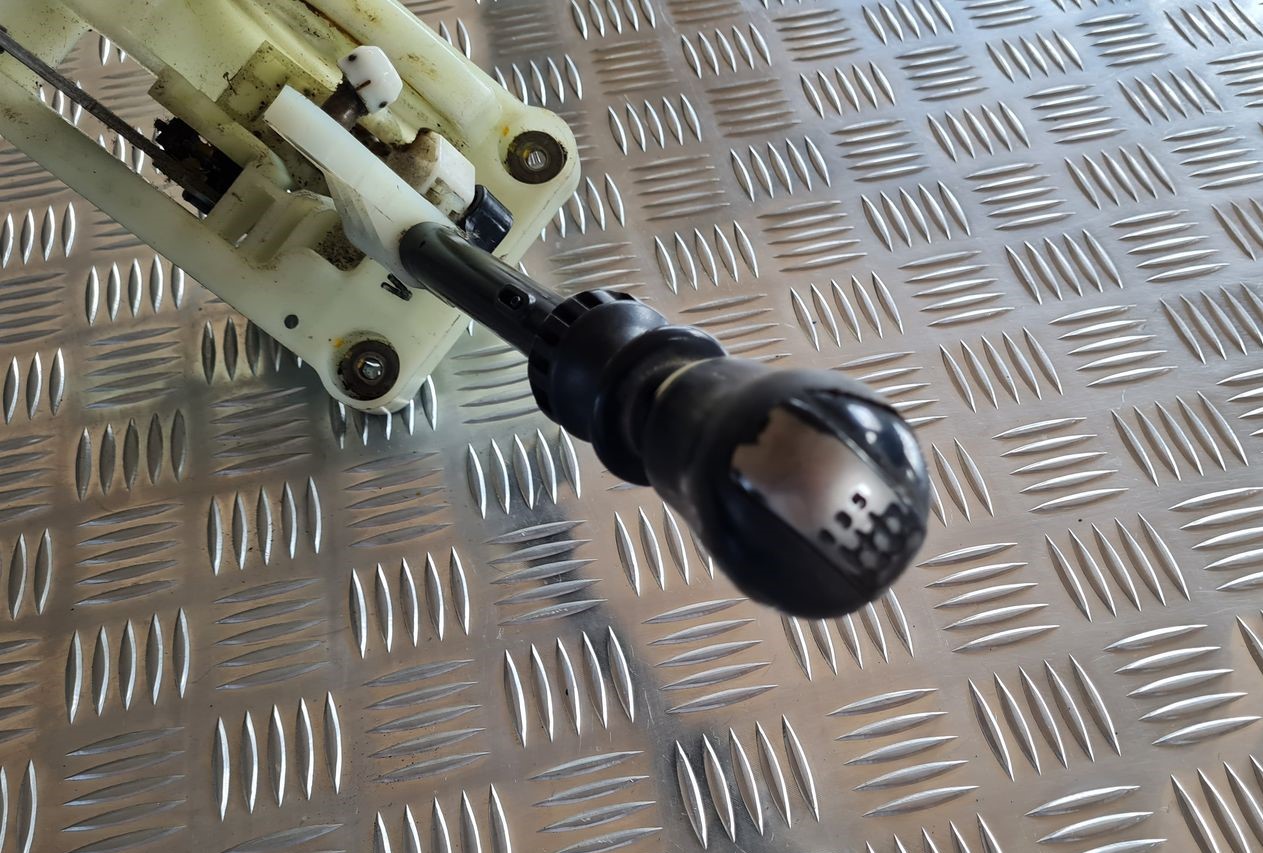 Ātrumu pārslēgšanas slēdzis priekš NISSAN X-TRAIL 2002 6 Ātrumu pārslēgšanas slēdzis priekš NISSAN X-TRAIL 2002