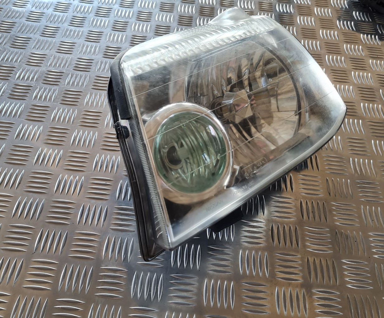 Priekšējais kreisais lukturis priekš NISSAN X-TRAIL 2002