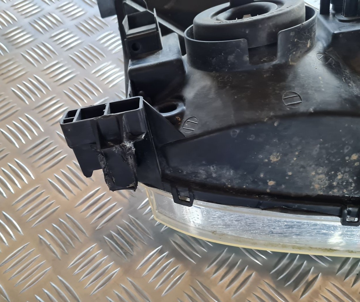 Priekšējais kreisais lukturis priekš NISSAN X-TRAIL 2002