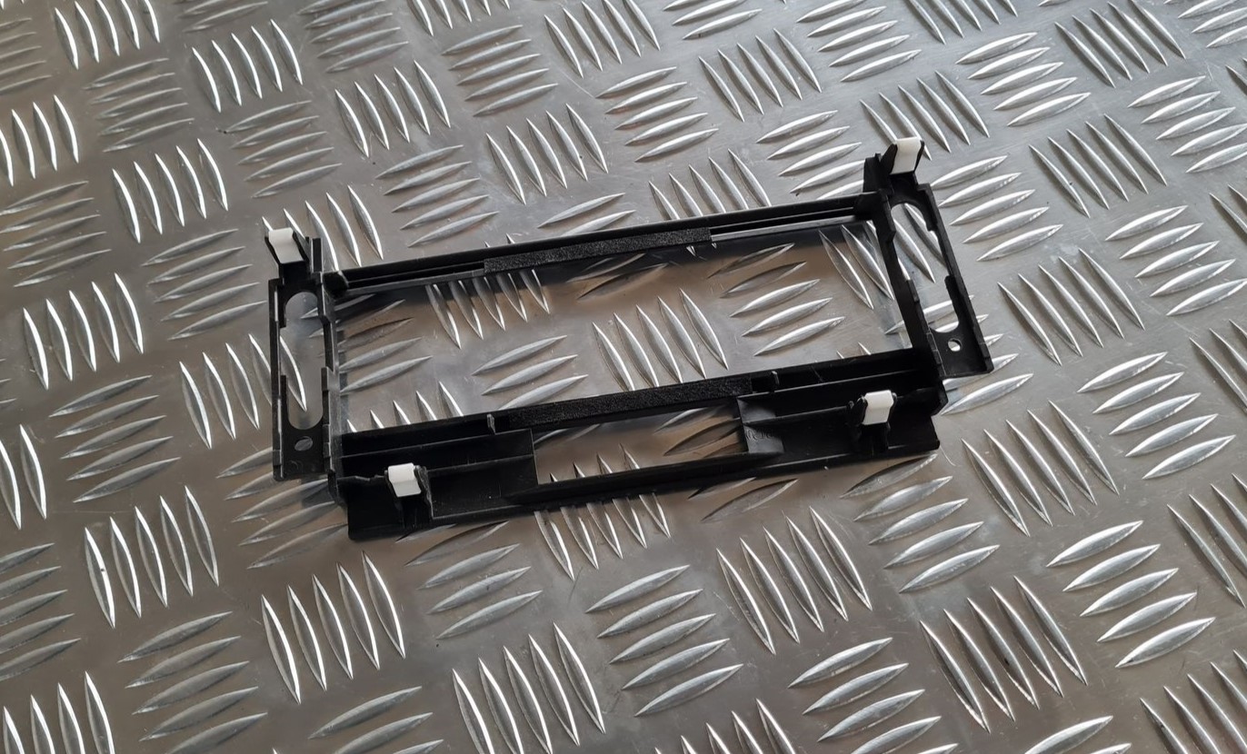 Mērinstrumentu paneļa dekoratīvais rāmis priekš NISSAN X-TRAIL 2002 2 Mērinstrumentu paneļa dekoratīvais rāmis priekš NISSAN X-TRAIL 2002