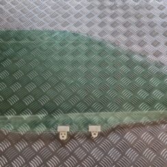 Priekšējo labo durvju stikls priekš NISSAN X-TRAIL 2002