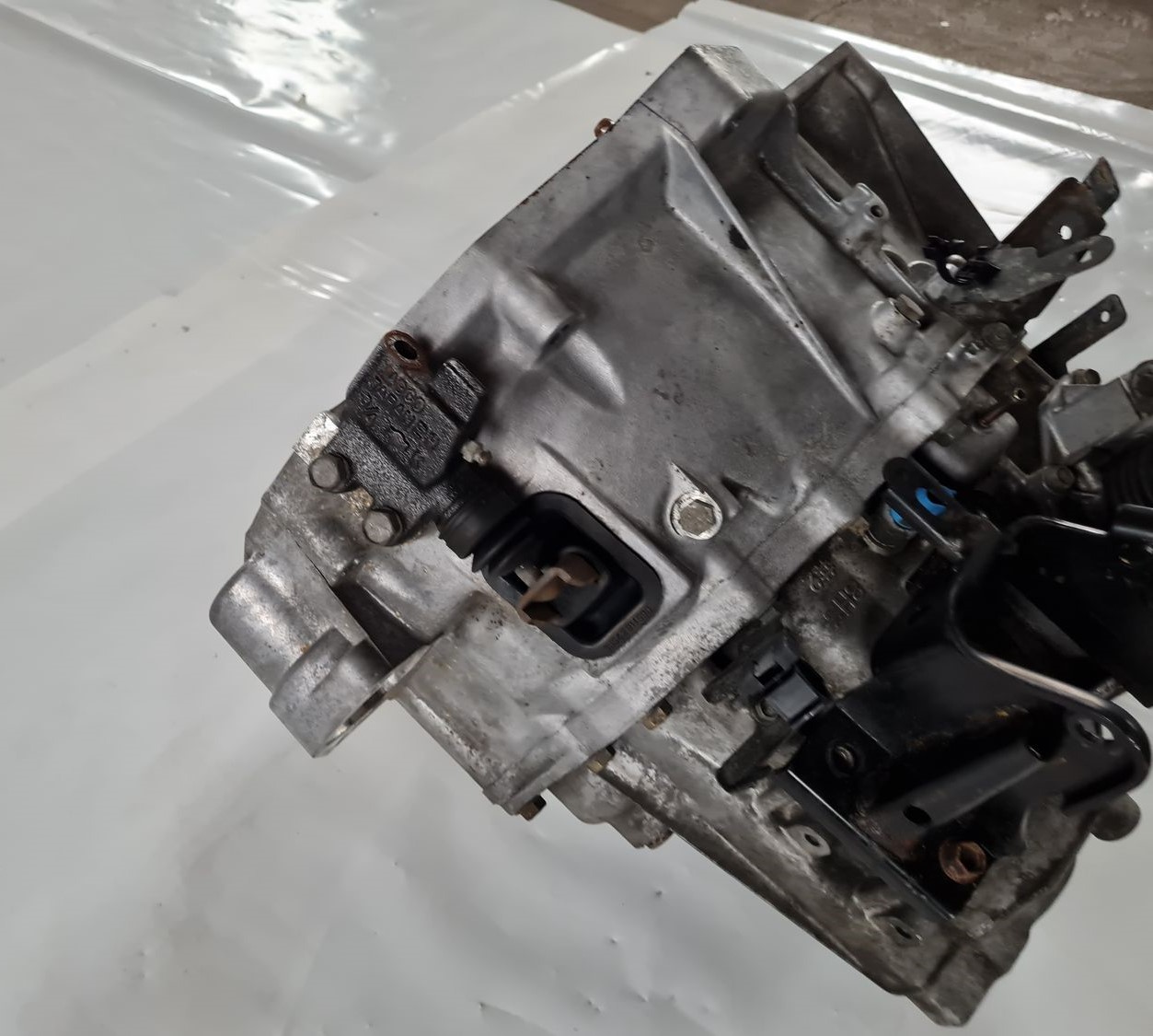 Mehāniska pārnesumkārba priekš NISSAN X-TRAIL 2002 4 Mehāniska pārnesumkārba priekš NISSAN X-TRAIL 2002