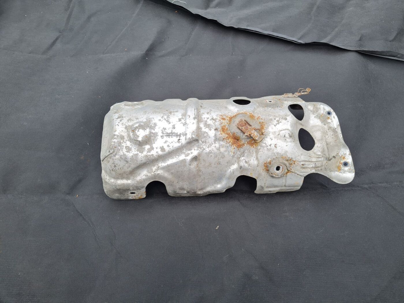 Izpūtēja sistēmas karstuma aizsargs priekš FORD C-MAX 2011 1 Izpūtēja sistēmas karstuma aizsargs priekš FORD C-MAX 2011