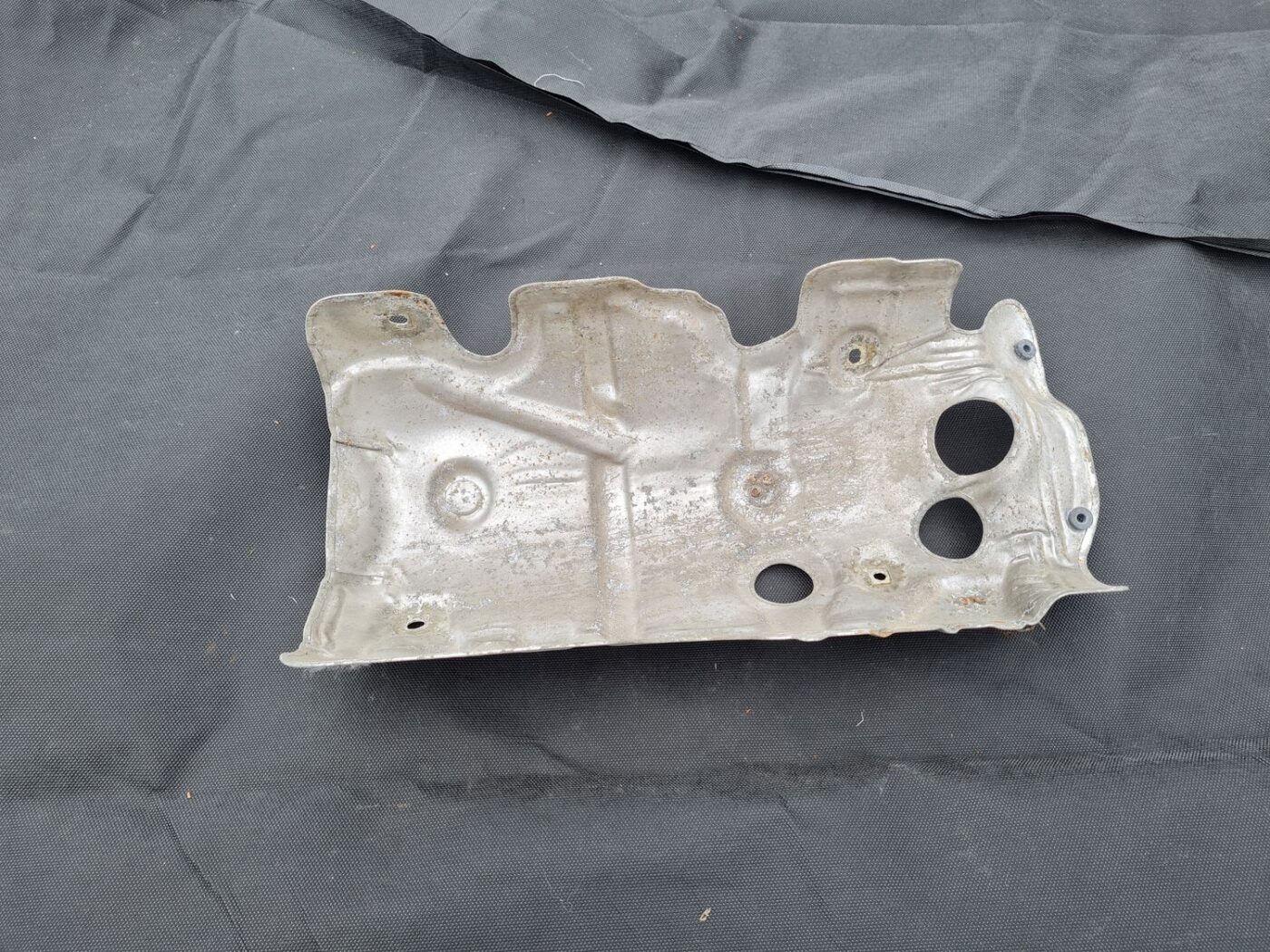 Izpūtēja sistēmas karstuma aizsargs priekš FORD C-MAX 2011 3 Izpūtēja sistēmas karstuma aizsargs priekš FORD C-MAX 2011