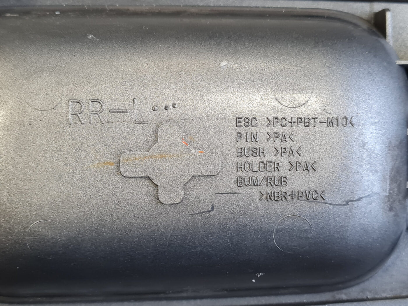 Aizmugurējais kreisais durvju rokturis priekš NISSAN X-TRAIL 2002