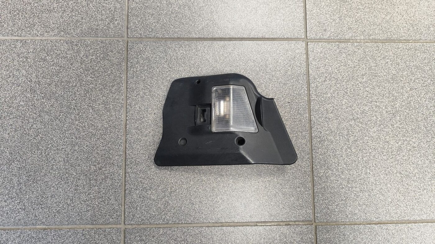 Aizmugurējā luktura vāks priekš BMW E46 COUPE Facelift 2004 1 Aizmugurējā luktura vāks priekš BMW E46 COUPE Facelift 2004