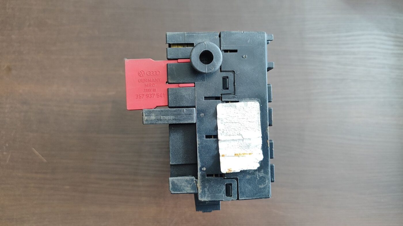 Drošinātāju bloks priekš FORD GALAXY 2005 6 Drošinātāju bloks priekš FORD GALAXY 2005