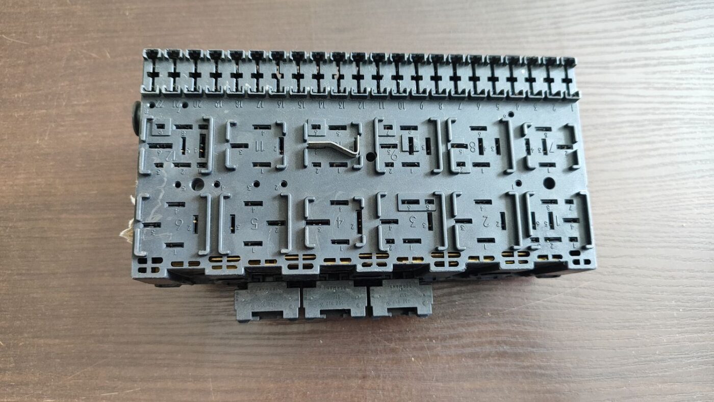 Drošinātāju bloks priekš FORD GALAXY 2005 4 Drošinātāju bloks priekš FORD GALAXY 2005