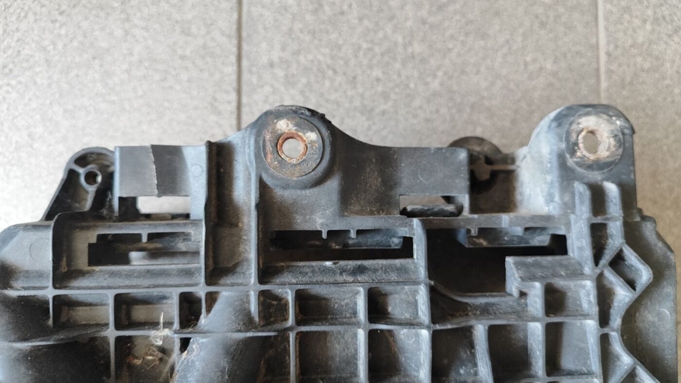 Akumulatora stiprināšanas korpuss priekš SEAT IBIZA 2005 8 Akumulatora stiprināšanas korpuss priekš SEAT IBIZA 2005