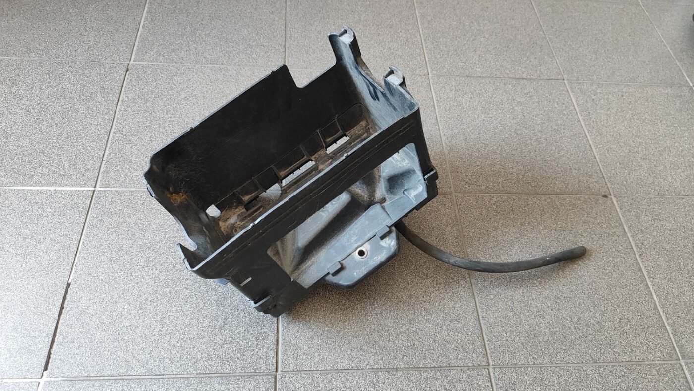 Akumulatora stiprināšanas korpuss priekš SEAT IBIZA 2005 4 Akumulatora stiprināšanas korpuss priekš SEAT IBIZA 2005