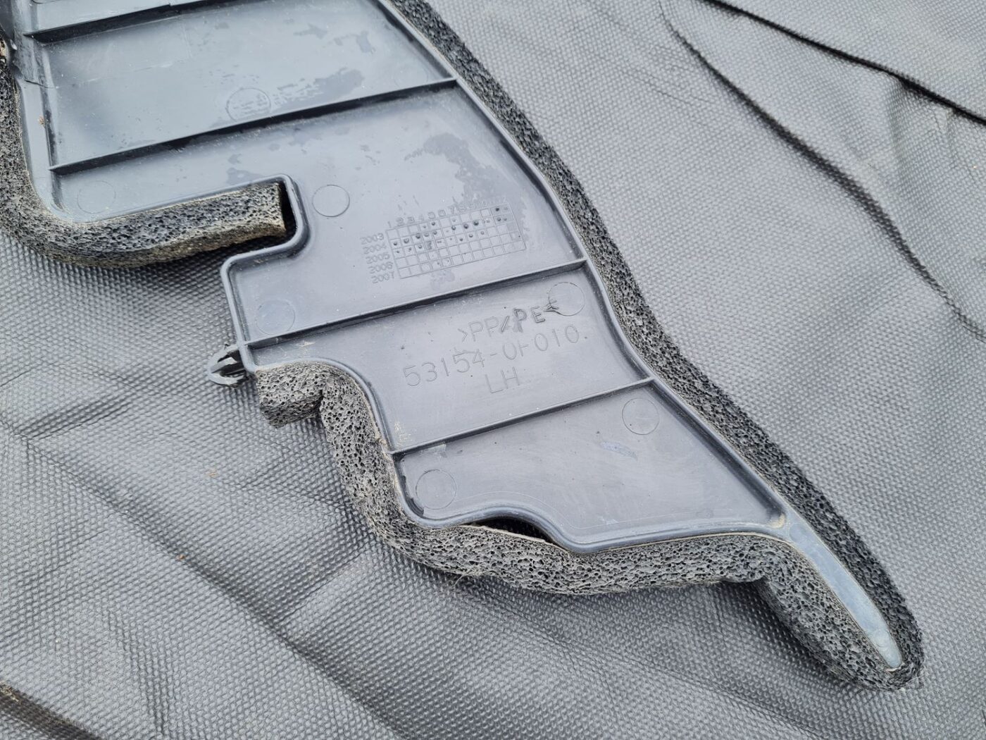 Ieplūdes gaisa deflektors, pa kreisi priekš TOYOTA COROLLA VERSO 2005