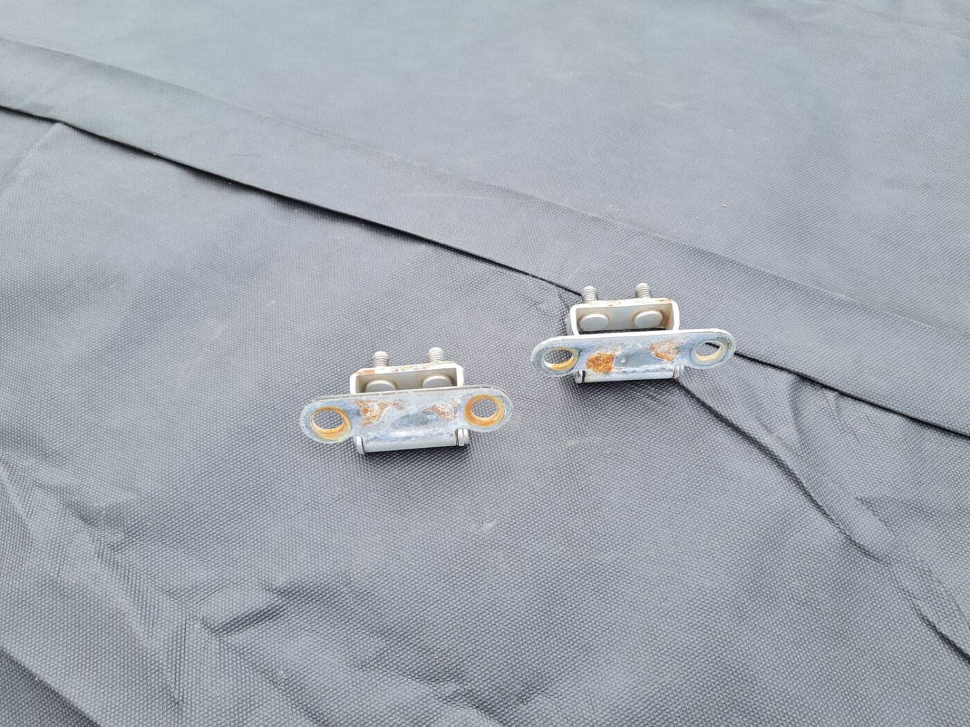 Bagažnieka vāka eņģe priekš TOYOTA COROLLA VERSO 2005 2 Bagažnieka vāka eņģe priekš TOYOTA COROLLA VERSO 2005