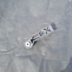 Priekšēja bufera kronšteins priekš AUDI A6 AVANT 2007 QUATTRO