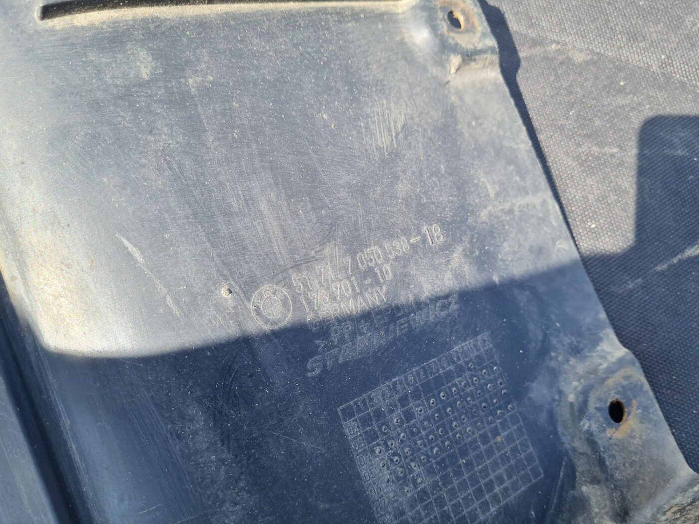 Priekšējais labais dubļu aizsargs priekš BMW 520D E60 2006 ENG.