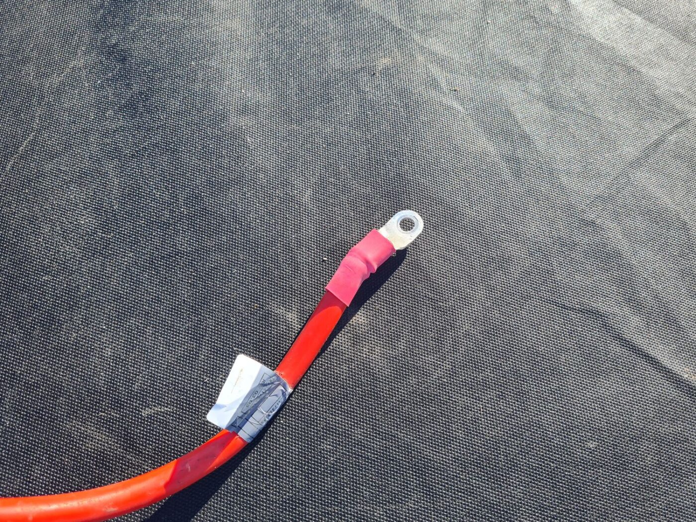 Pozitīvais elektrovads priekš BMW 525 E60 2006 BLACK