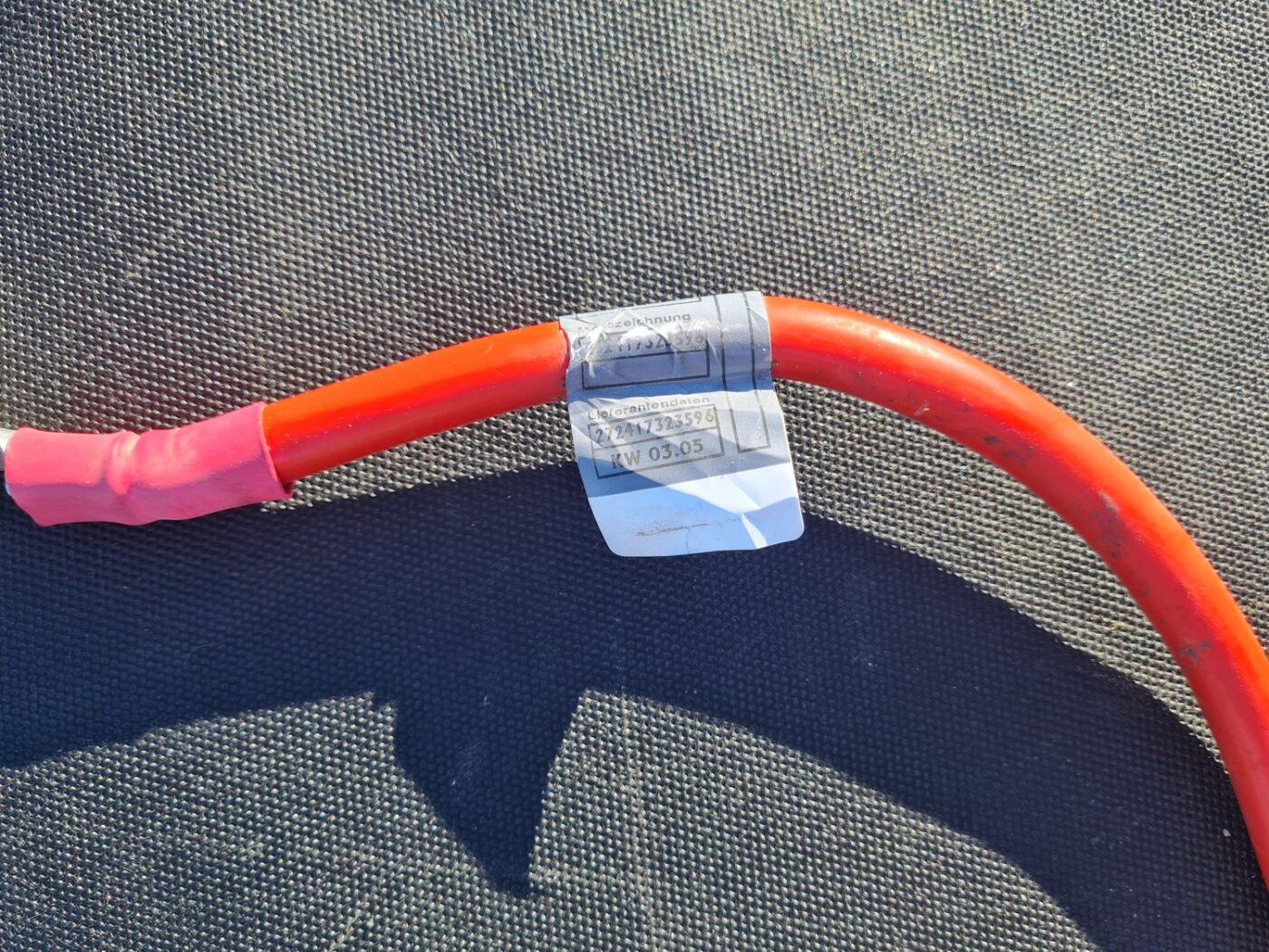 Pozitīvais elektrovads priekš BMW 525 E60 2006 BLACK