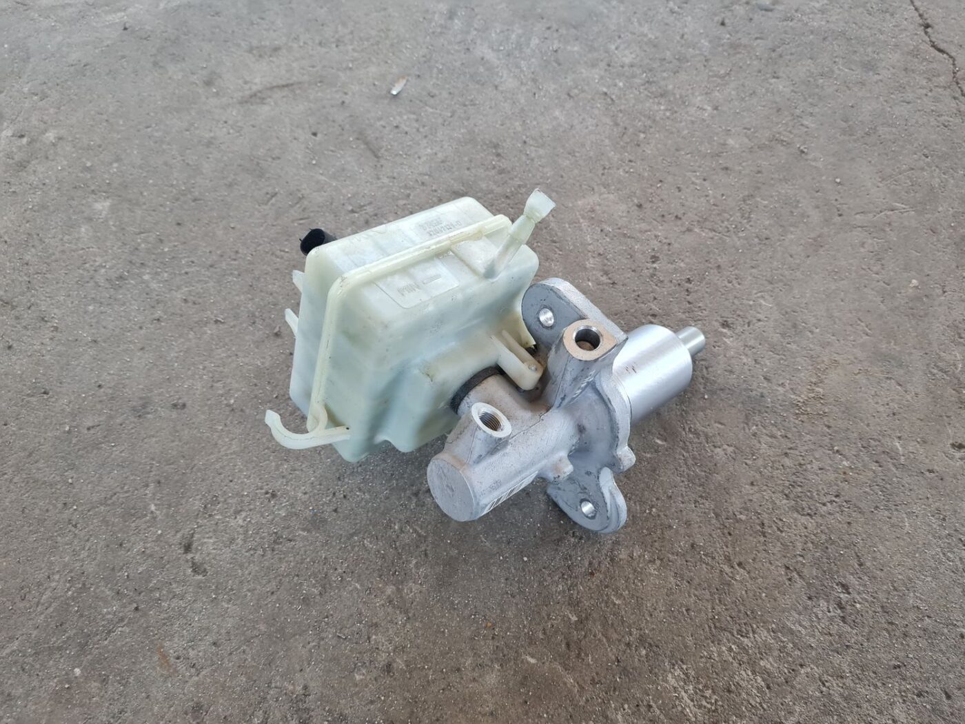 Bremžu pastiprinātāja galvenais cilindrs priekš BMW 530D E61 2006 TOURING TITANSILVER