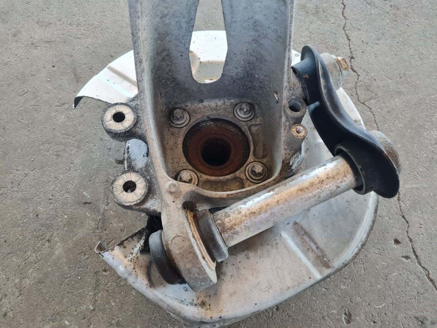 Stūres šarnīrs aizmugurē pa kreisi priekš BMW 530D E61 2006 TOURING TITANSILVER 2 Stūres šarnīrs aizmugurē pa kreisi priekš BMW 530D E61 2006 TOURING TITANSILVER