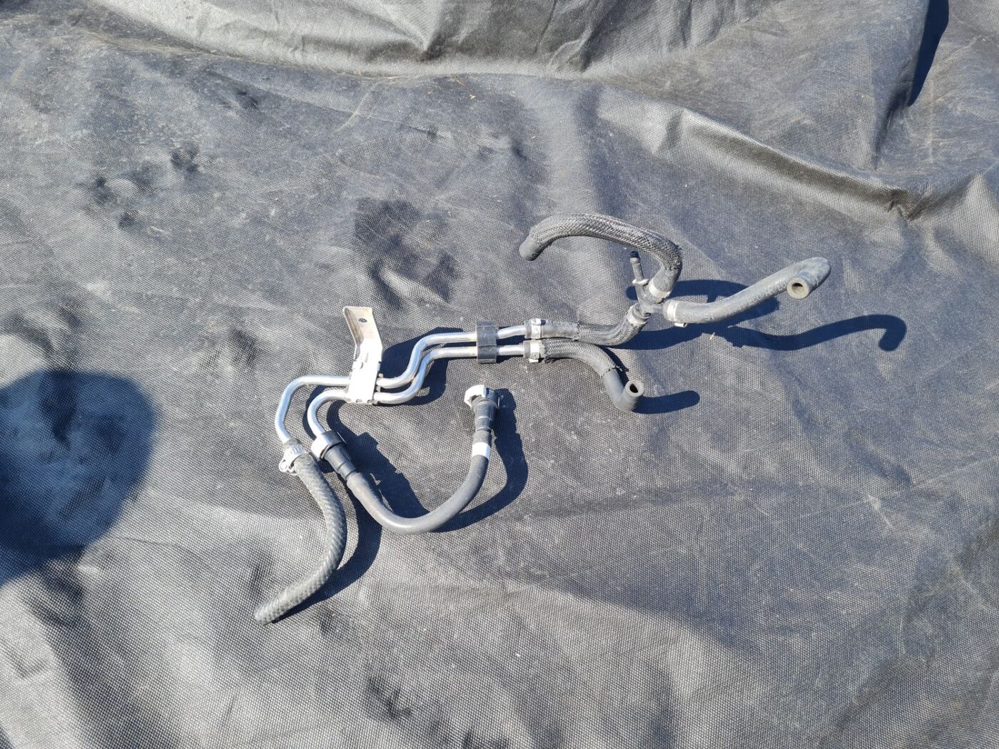 Degvielas caurules savienojums priekš VOLVO S40 2007 2 Degvielas caurules savienojums priekš VOLVO S40 2007