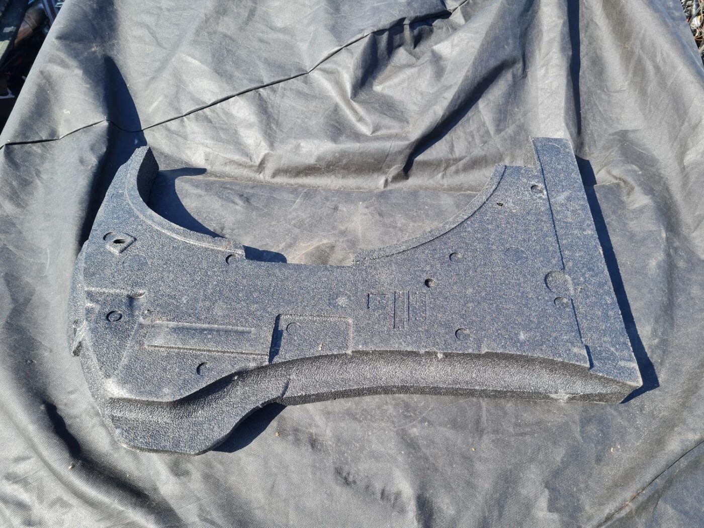 Bagāžnieka nodalījuma putuplasts priekš VOLVO S40 2007 2 Bagāžnieka nodalījuma putuplasts priekš VOLVO S40 2007