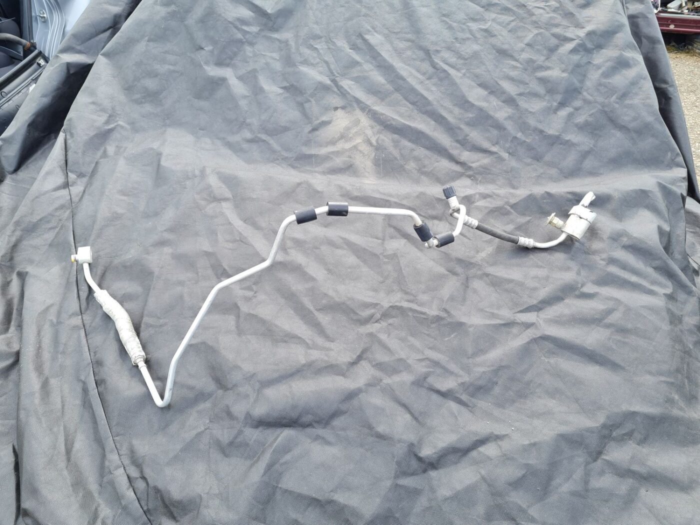 Gaisa kondicioniera galvenā caurule priekš VW GOLF 5 2006 1 Gaisa kondicioniera galvenā caurule priekš VW GOLF 5 2006