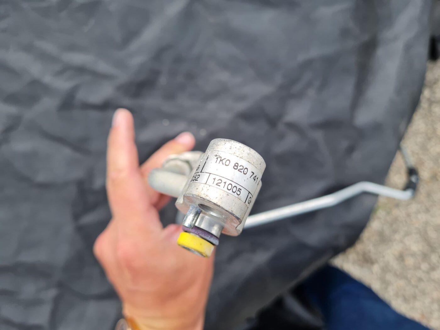 Gaisa kondicioniera galvenā caurule priekš VW GOLF 5 2006 4 Gaisa kondicioniera galvenā caurule priekš VW GOLF 5 2006