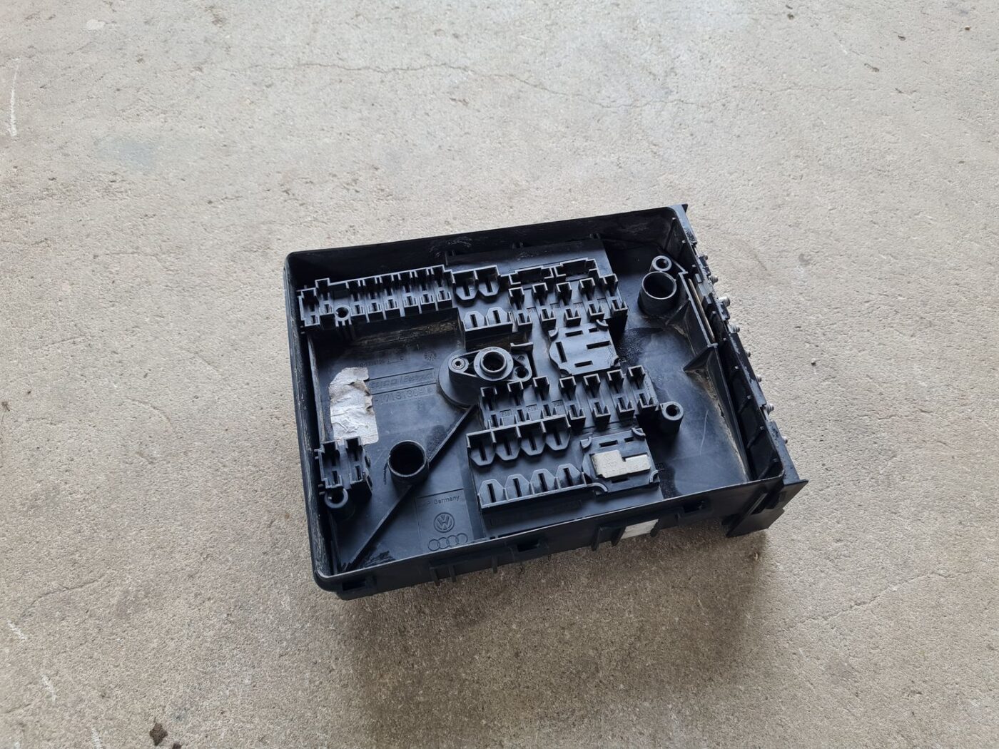 Drošinātāju bloks priekš VW GOLF 5 2006