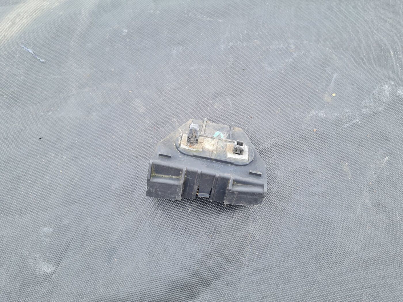 Aizmugurēja bufera kronšteins priekš TOYOTA AVENSIS 2008 2 Aizmugurēja bufera kronšteins priekš TOYOTA AVENSIS 2008