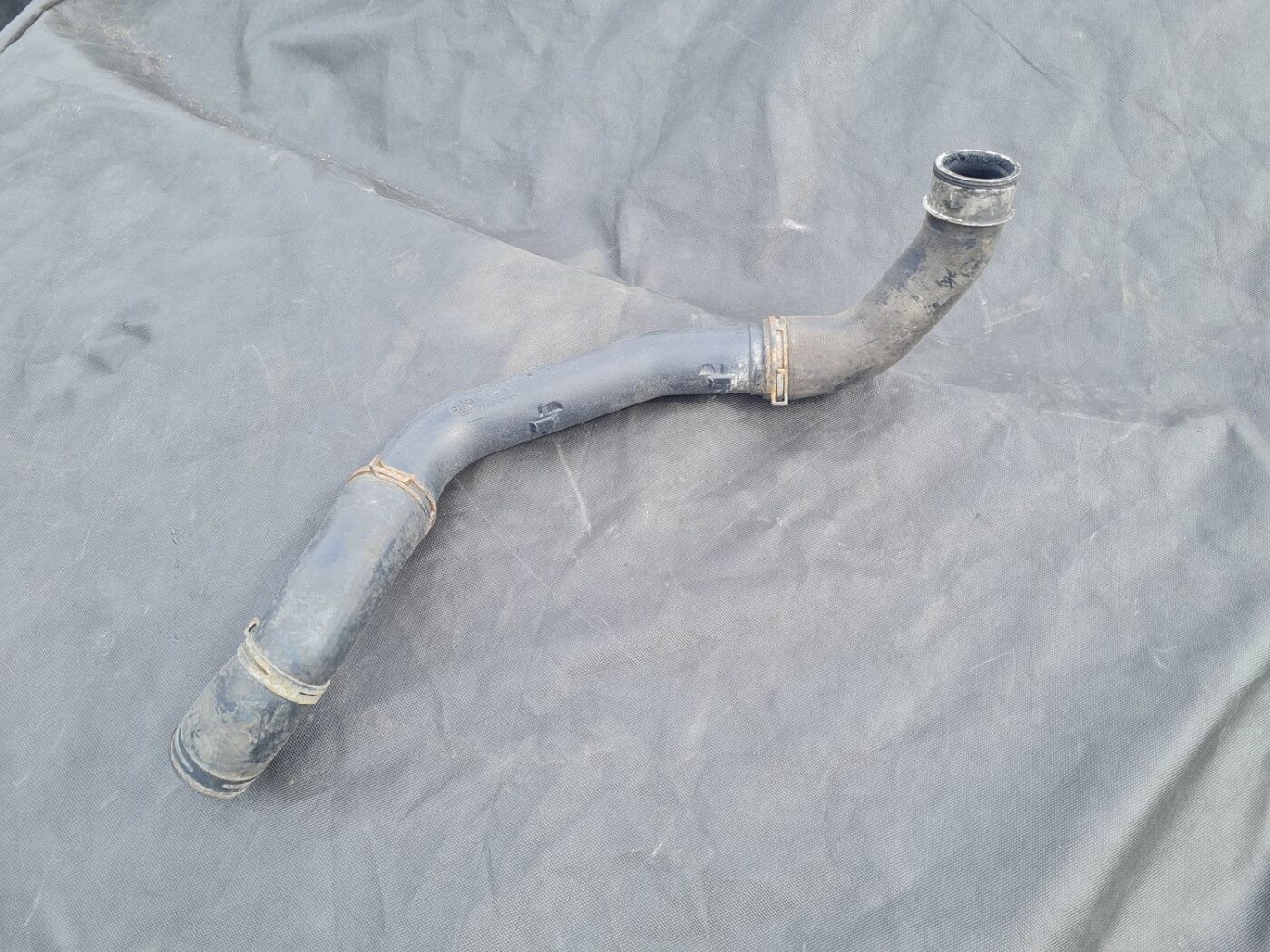 Interkulera caurule priekš VW POLO 2005 1 Interkulera caurule priekš VW POLO 2005