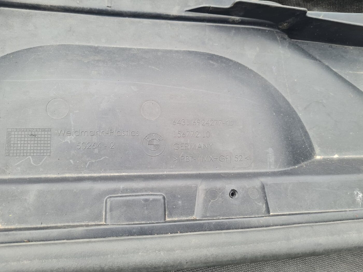 Salona gaisa filtra korpuss priekš BMW 330D E91 2008 TOURING 2 Salona gaisa filtra korpuss priekš BMW 330D E91 2008 TOURING