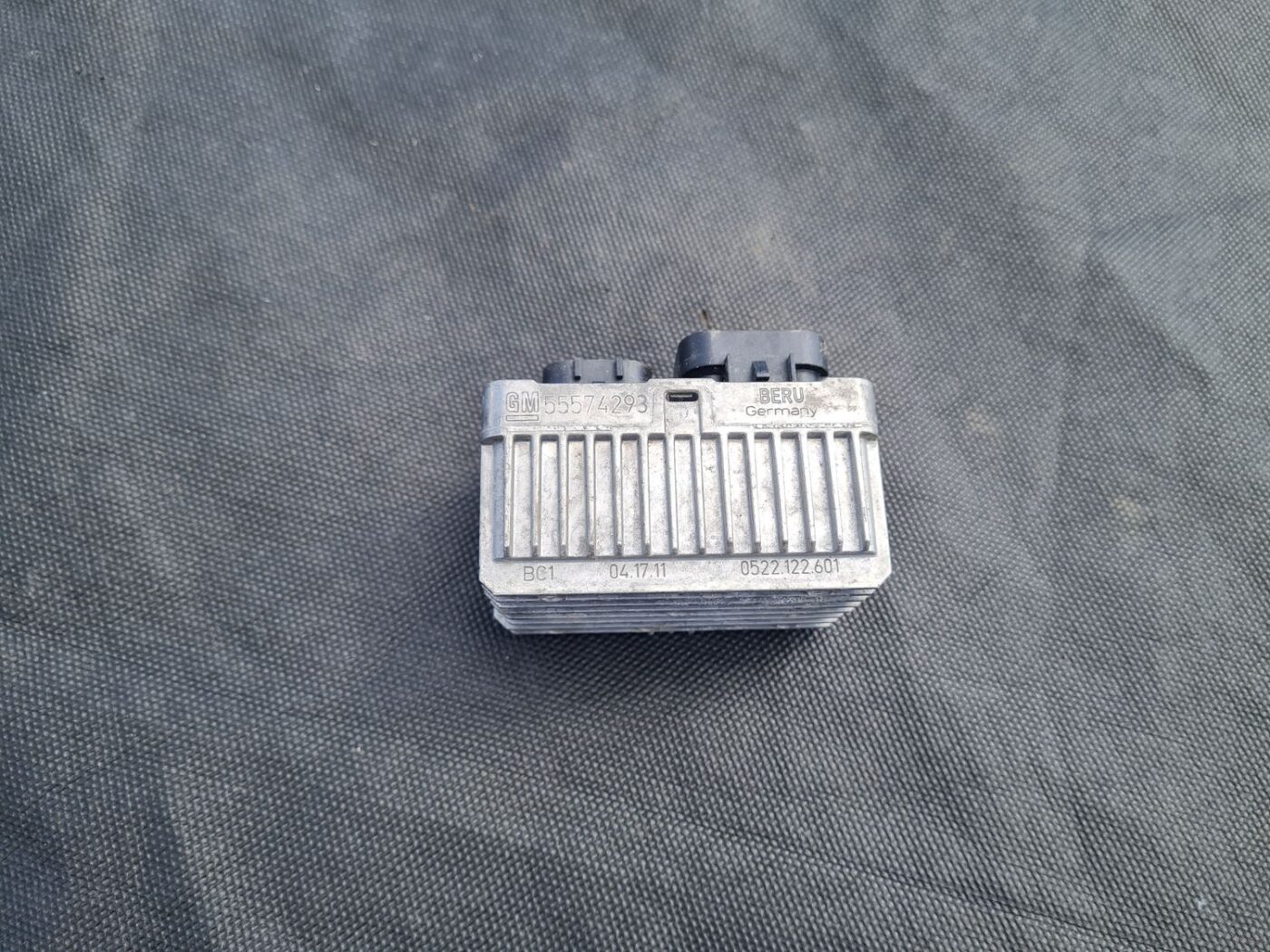 Kvēlsveču releja priekš OPEL ASTRA J 2011