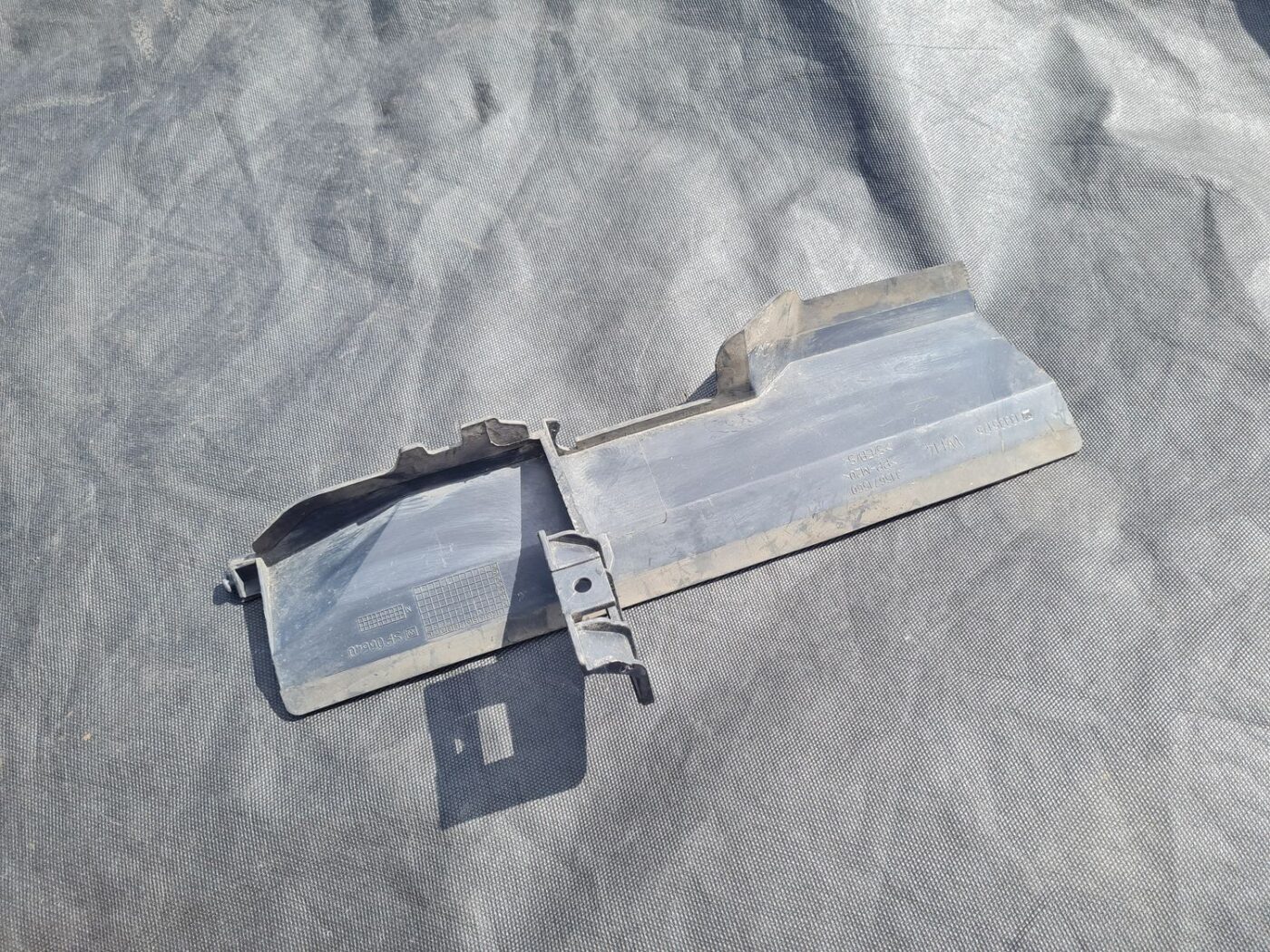 Ieplūdes gaisa deflektors/Difuzors priekš OPEL ASTRA J 2011 2 Ieplūdes gaisa deflektors/Difuzors priekš OPEL ASTRA J 2011