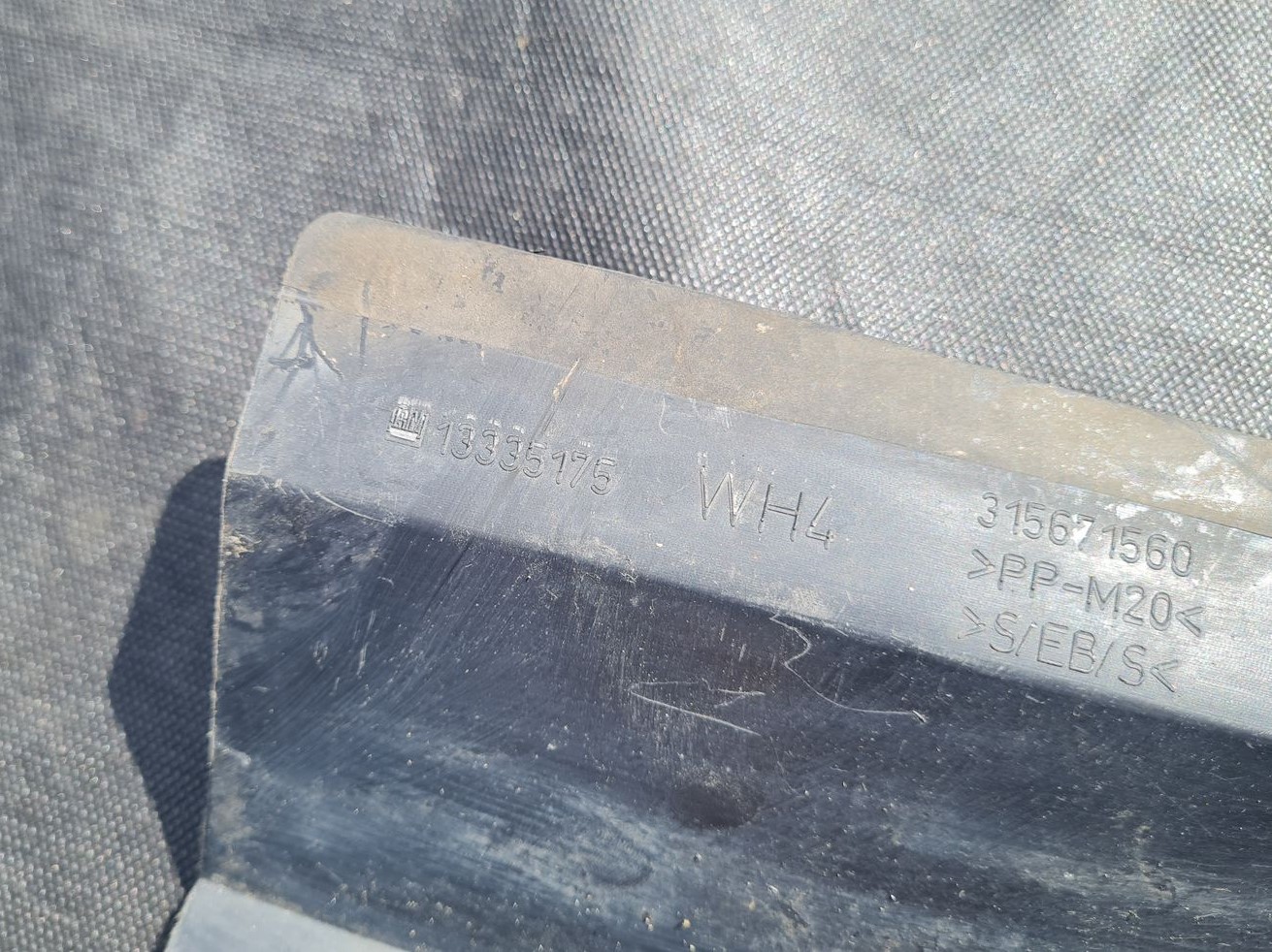 Ieplūdes gaisa deflektors/Difuzors priekš OPEL ASTRA J 2011 3 Ieplūdes gaisa deflektors/Difuzors priekš OPEL ASTRA J 2011