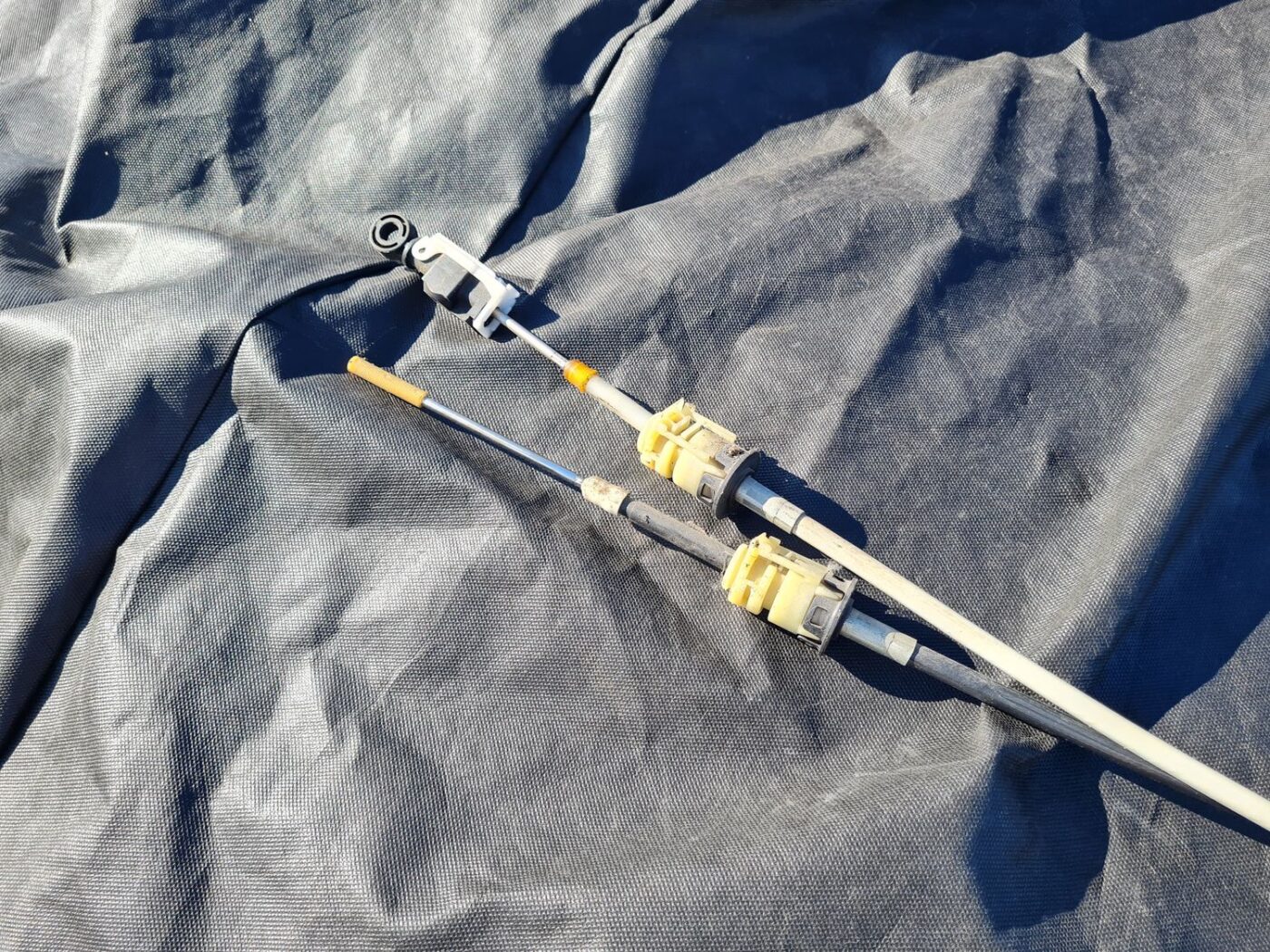 Pārnesumu pārslēgšanas mehānisma troses priekš OPEL ASTRA H STATION WAGON 2009 2 Pārnesumu pārslēgšanas mehānisma troses priekš OPEL ASTRA H STATION WAGON 2009