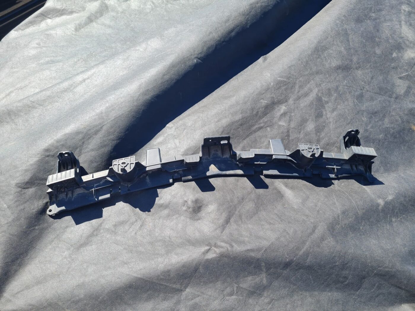 Priekšēja bufera kronšteins priekš OPEL ASTRA H STATION WAGON 2007 1 Priekšēja bufera kronšteins priekš OPEL ASTRA H STATION WAGON 2007