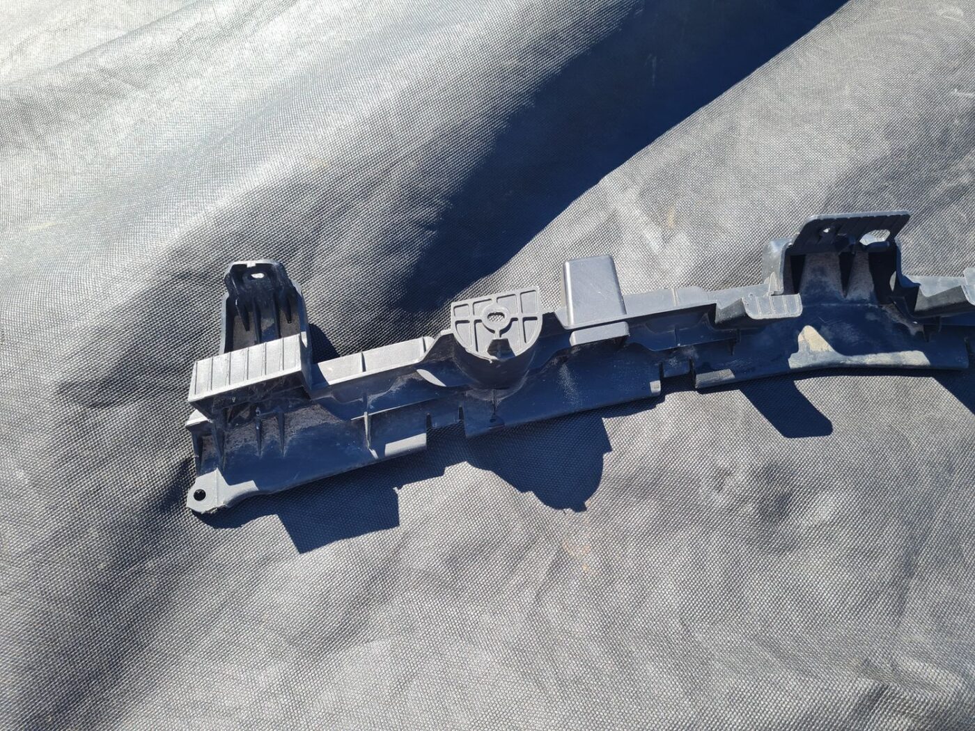 Priekšēja bufera kronšteins priekš OPEL ASTRA H STATION WAGON 2007 2 Priekšēja bufera kronšteins priekš OPEL ASTRA H STATION WAGON 2007