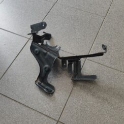 ABS bloka kronšteins priekš AUDI A4 2004