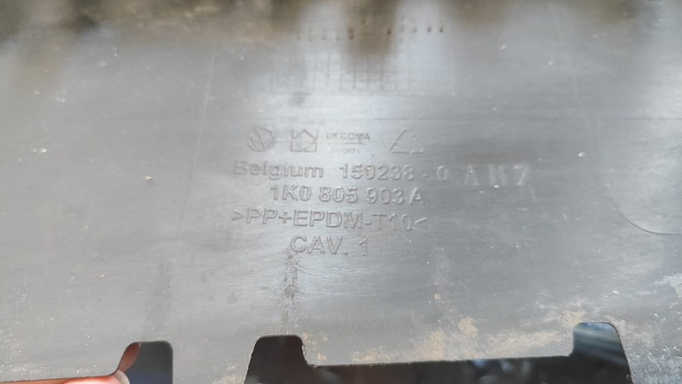 Bufera spoileris priekš VW GOLF 5 2006 3 Bufera spoileris priekš VW GOLF 5 2006