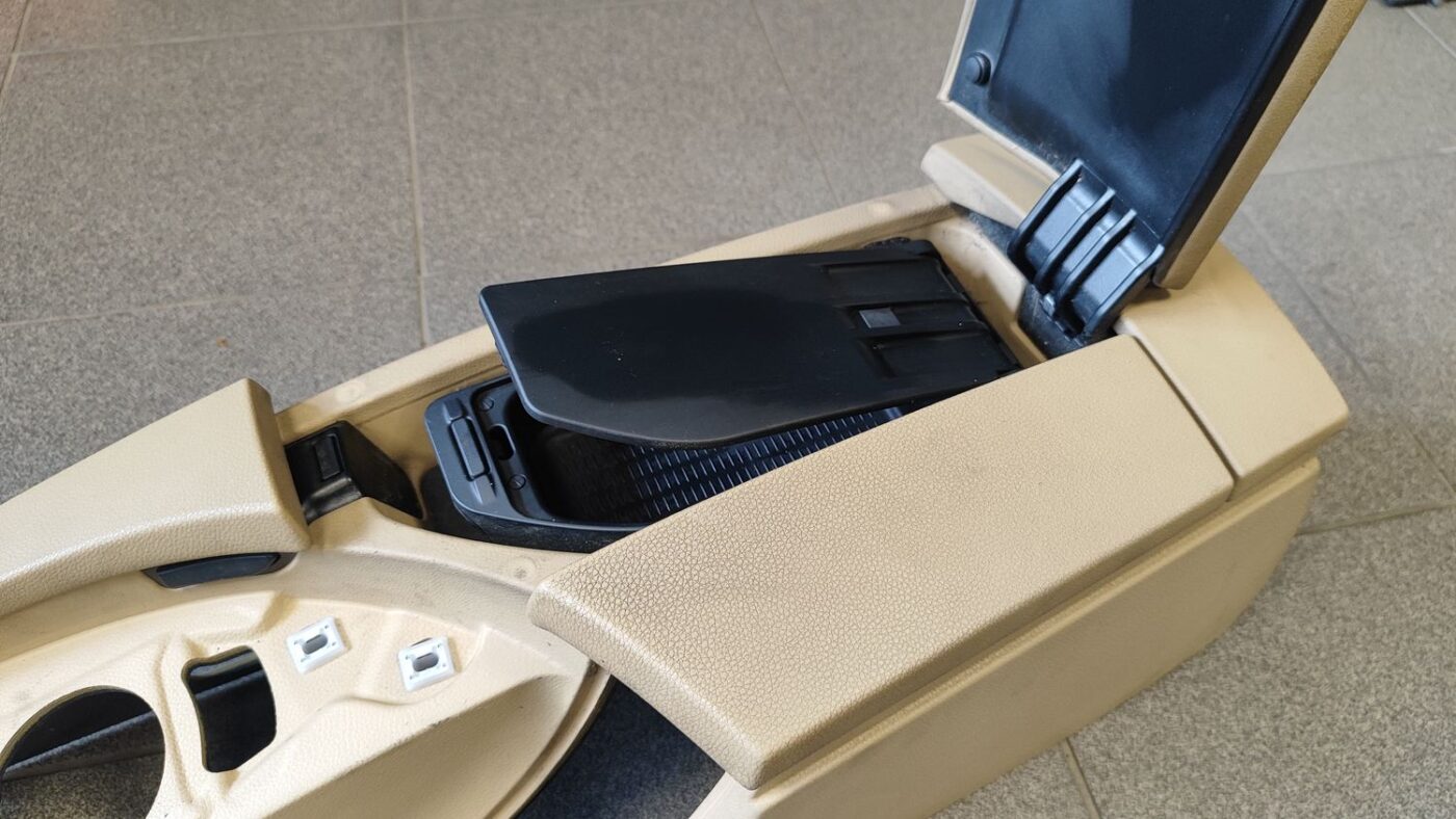 Centrālās konsoles apdares lielākā daļa priekš BMW 525 E60 2006 OLIVE