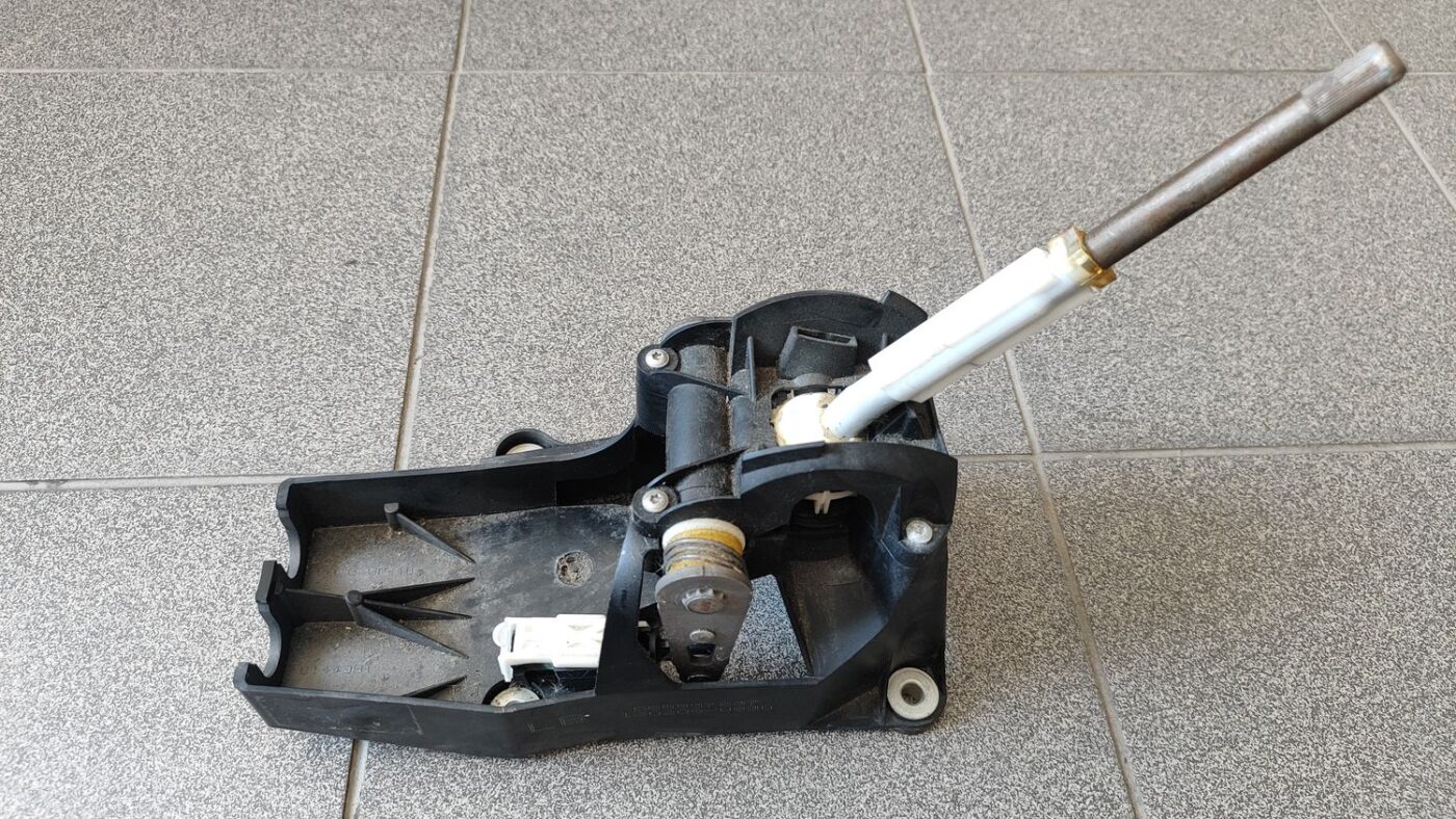 Ātrumu pārslēgšanas slēdzis priekš OPEL ASTRA H 2005