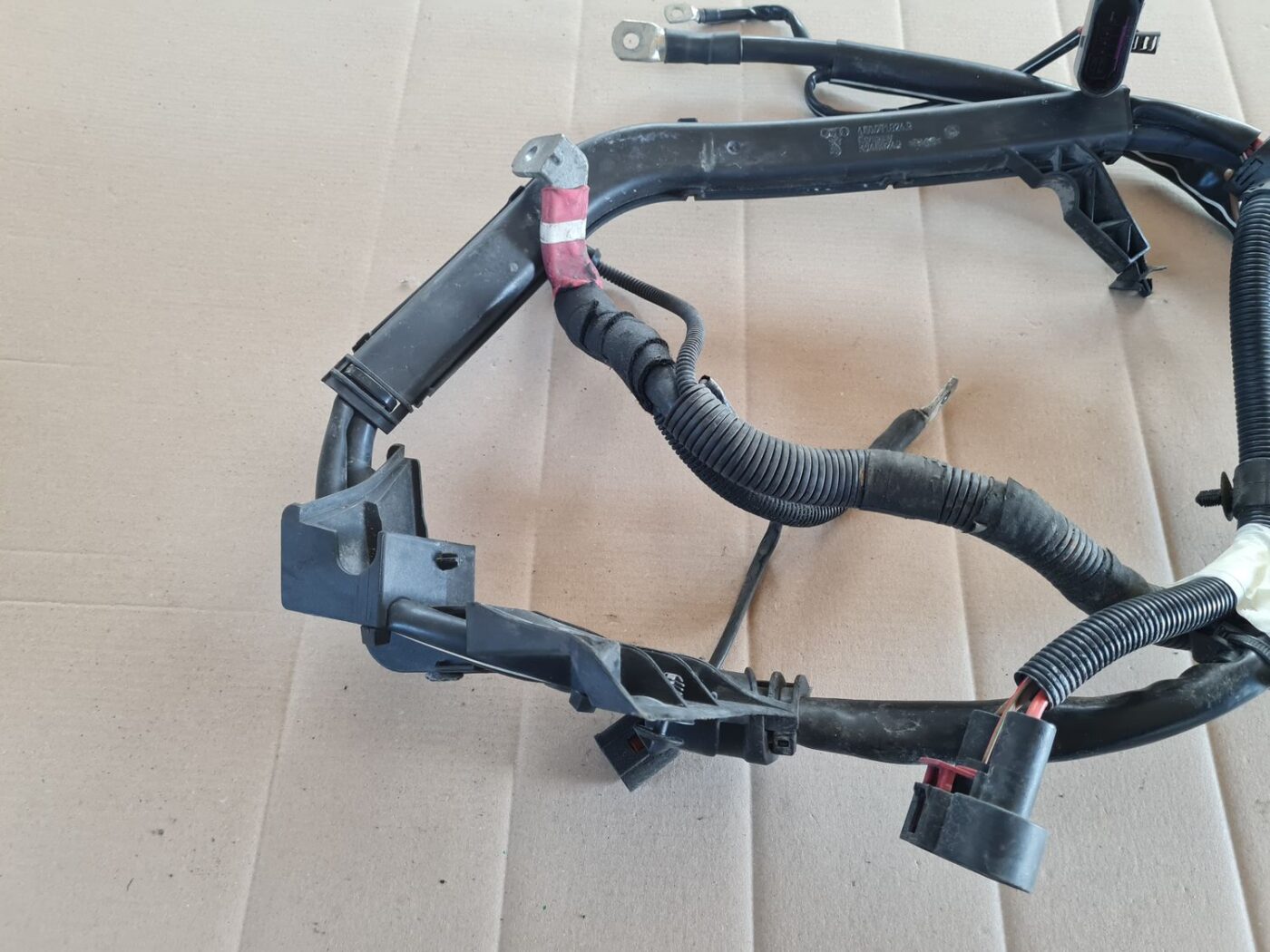 Pozitīva elektrovada klemma priekš AUDI A7 2011 SPORTBACK