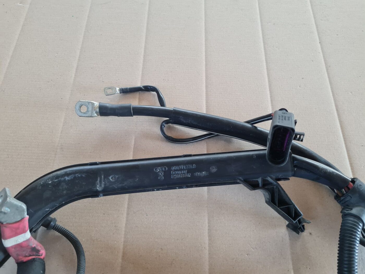 Pozitīva elektrovada klemma priekš AUDI A7 2011 SPORTBACK