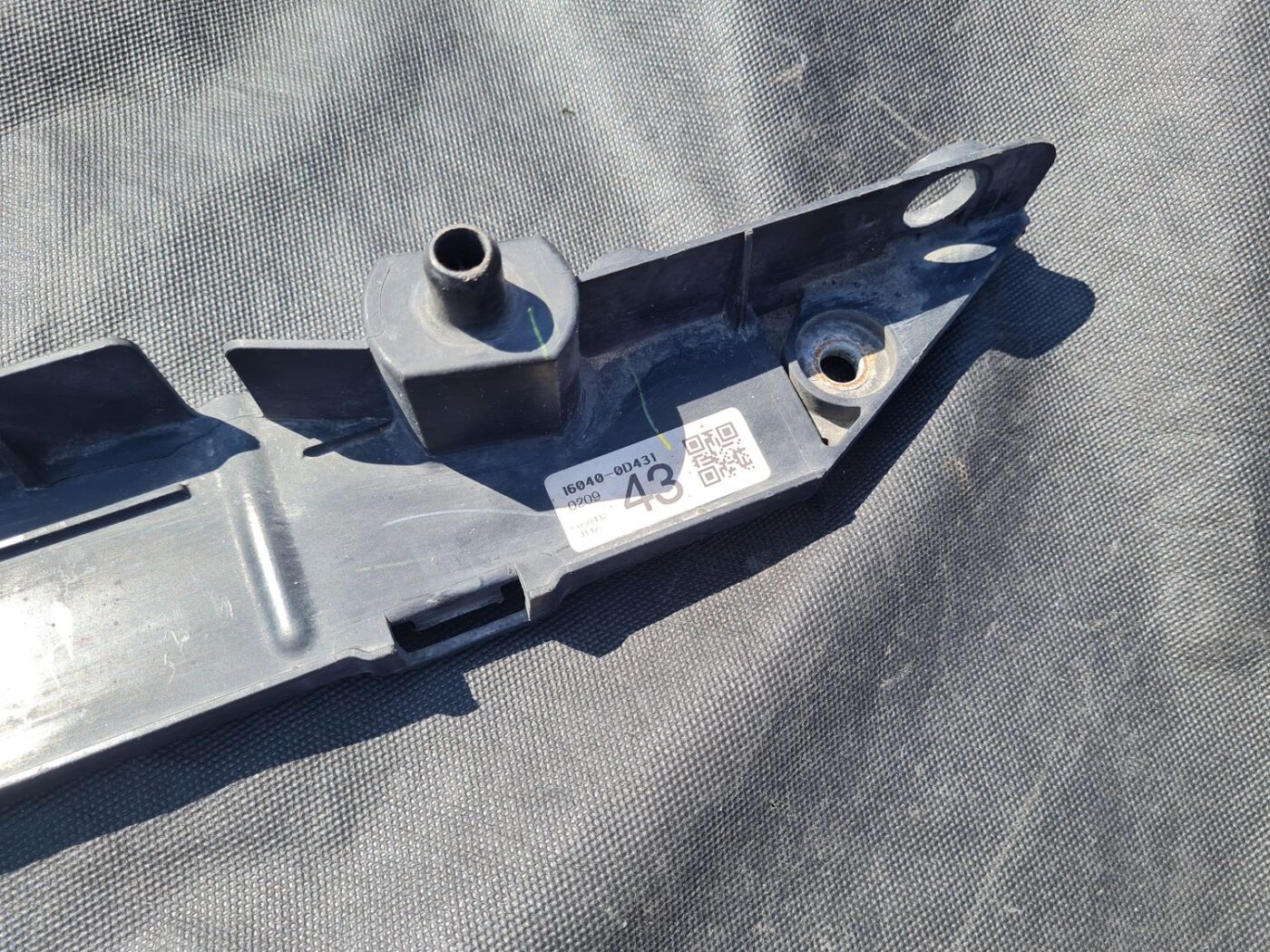 Radiatora kronšteins priekš TOYOTA VERSO 2012 3 Radiatora kronšteins priekš TOYOTA VERSO 2012