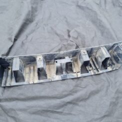 Aizmugurējā bufera centrālais stiprinājums priekš VOLVO S80 2007 GREY