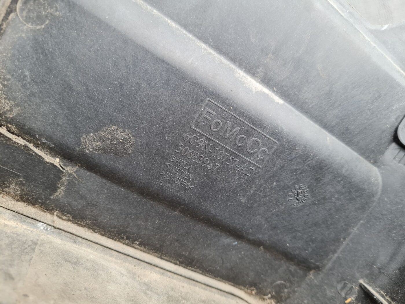 Akumulatora stiprināšanas korpuss priekš VOLVO S80 2007 GREY