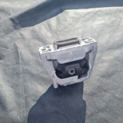 Dzinēja spilvens priekš VW GOLF VARIANT 2012