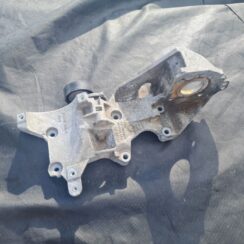 Ģeneratora kronšteins priekš VW GOLF VARIANT 2012