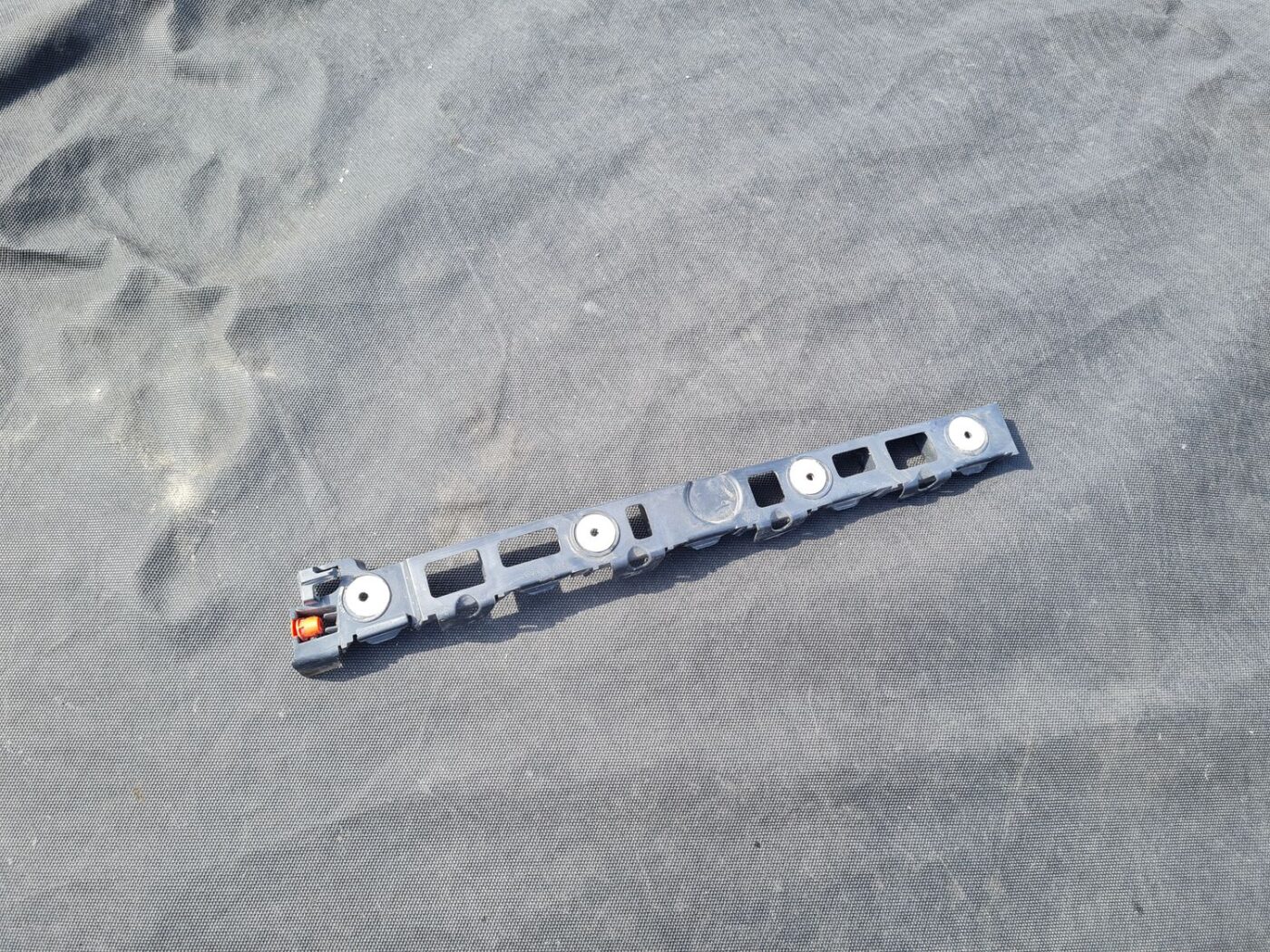 Aizmugurēja bufera kronšteins priekš OPEL INSIGNIA SPORTS TOURER 2013