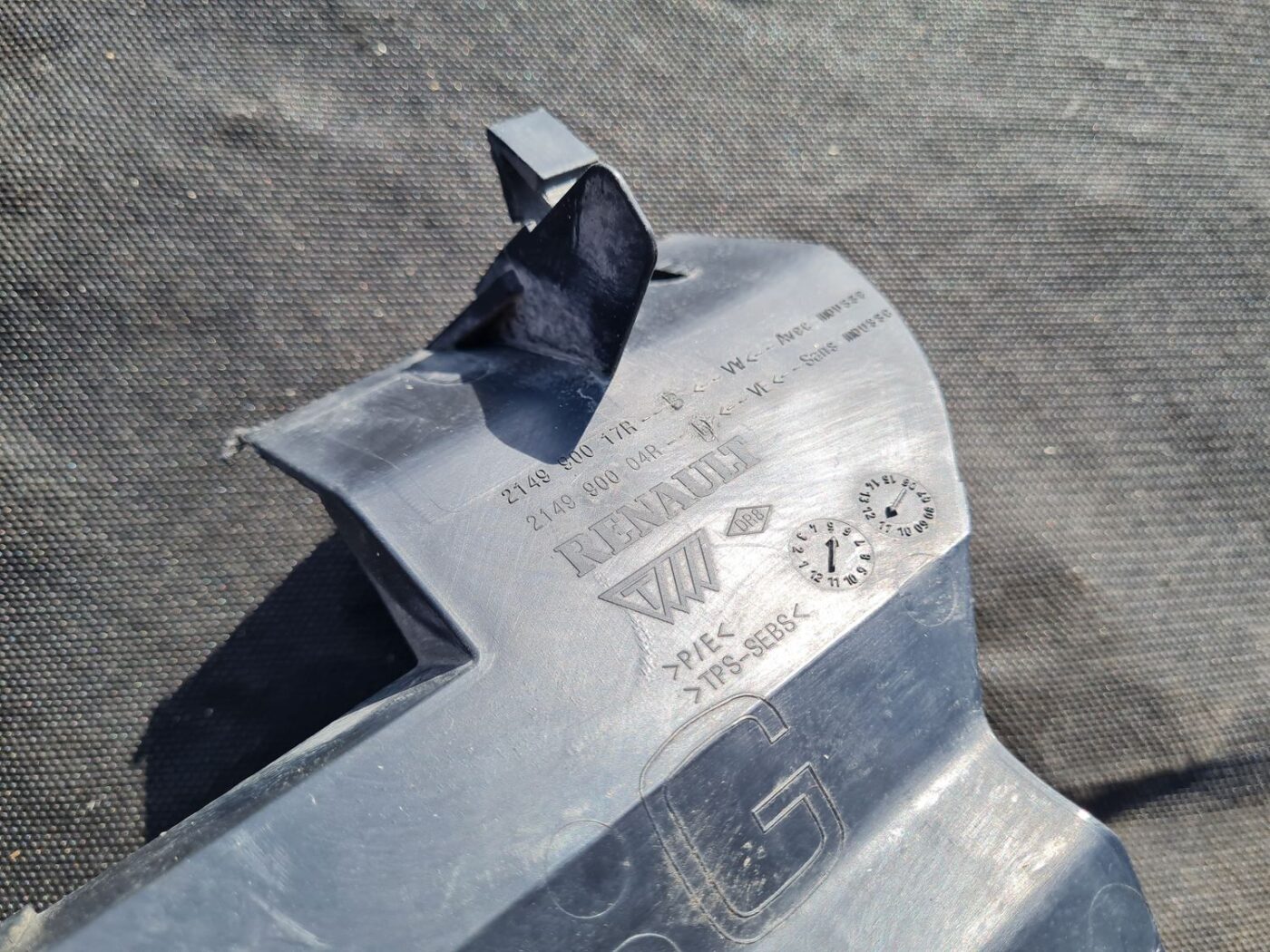 Ieplūdes gaisa deflektors/Difuzors priekš RENAULT LAGUNA 2011 3 Ieplūdes gaisa deflektors/Difuzors priekš RENAULT LAGUNA 2011