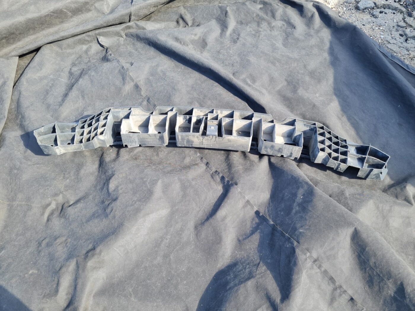 Aizmugurēja bufera kronšteins priekš RENAULT LAGUNA 2011